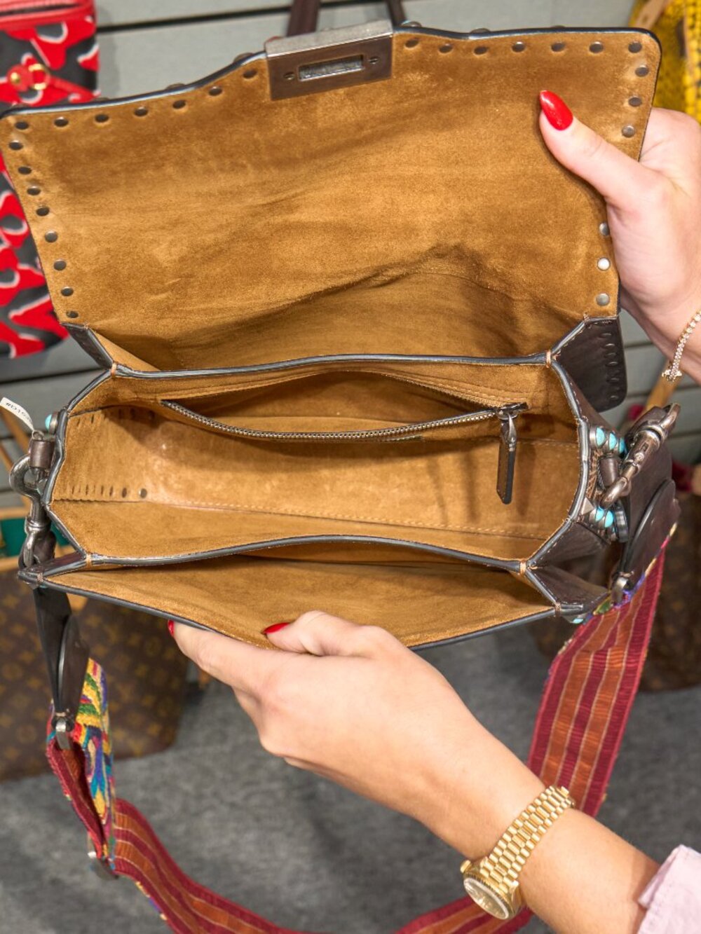 Valentino Guitar Rockstud Dark Brown - Picture 11 of 11